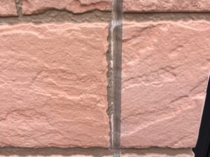 外壁目地のシーリング劣化・ひび割れ 滝沢市 外壁塗装 劣化サイン