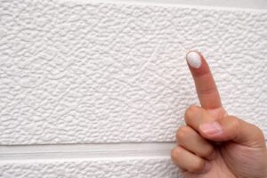 外壁のチョーキング現象 指に白い粉がつく 滝沢市 外壁塗装 劣化サイン