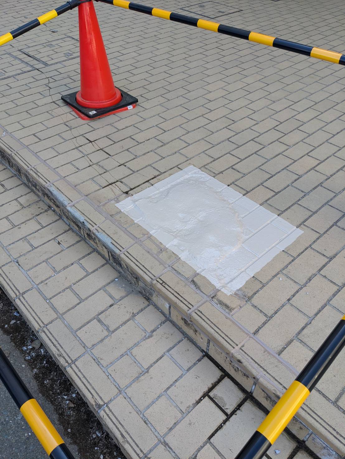 盛岡市〇小学校_タイル補修工事_補修後